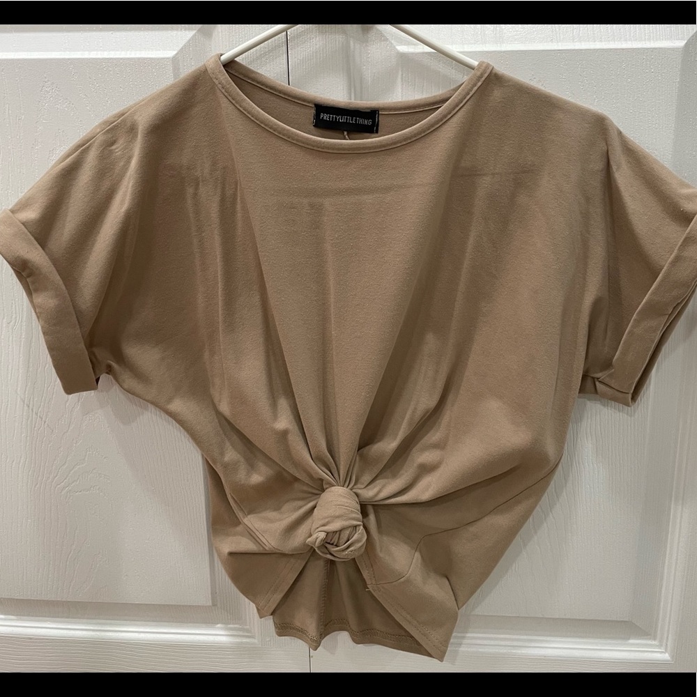 PRETTY LITTLE THING CROP TOP TAN🤎🤎